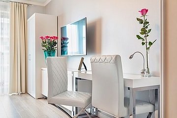 Luksusowe wnętrze apartamentu w stylu glamour